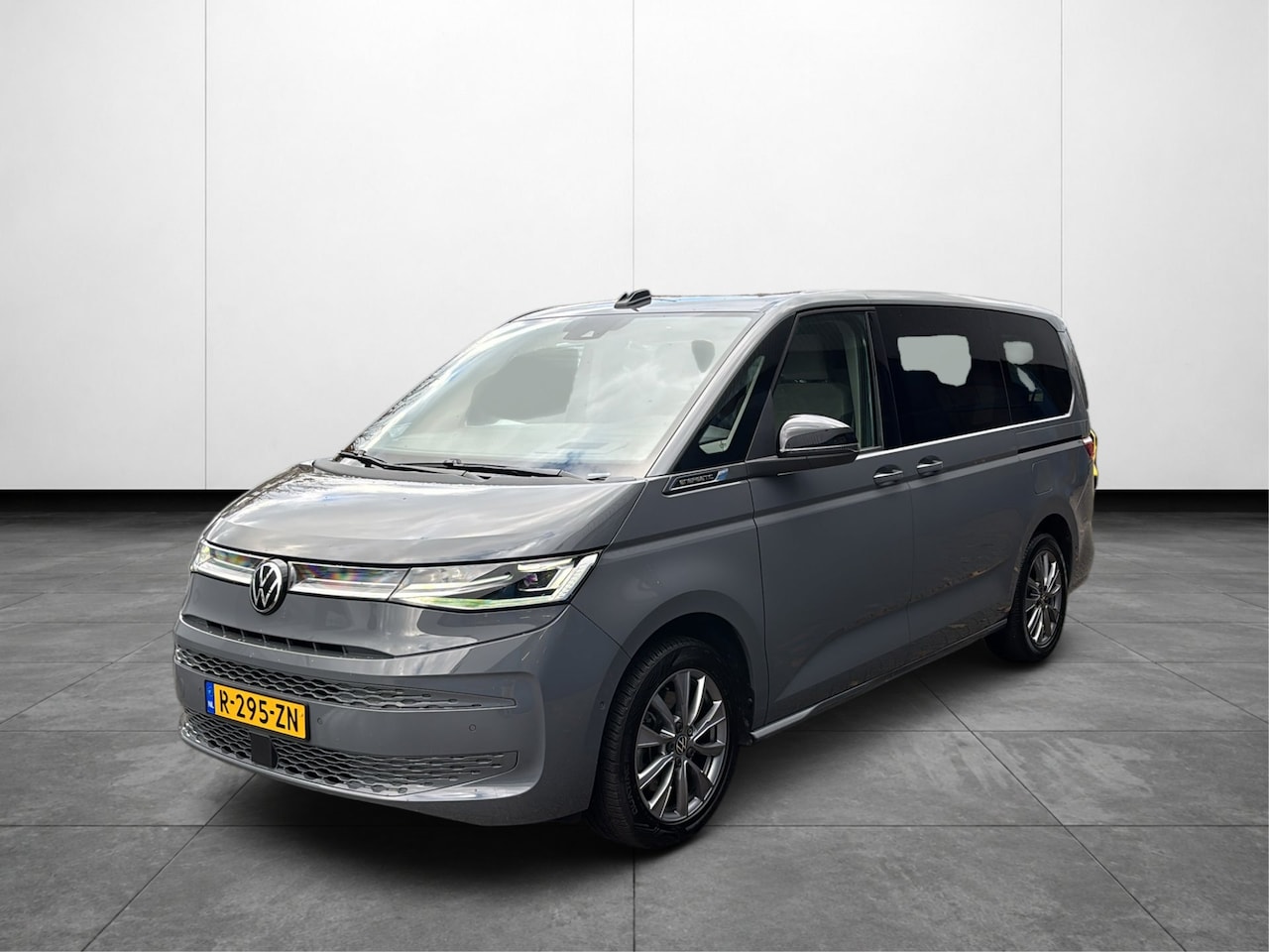 Volkswagen Multivan - 1.4 eHybrid L2H1 Energetic | SOH 97% | Pano | Sfeerverlichting | Elektr. Schuifdeuren | Ca - AutoWereld.nl