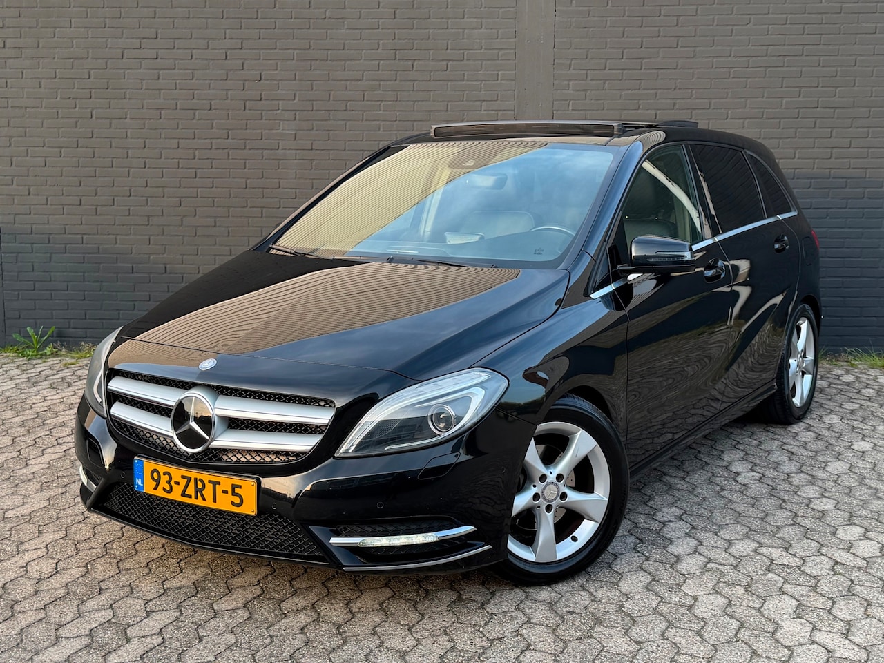 Mercedes-Benz B-klasse - 200 Ambition|PANO|LEER|MEMORY|CLIMA|NAP - AutoWereld.nl