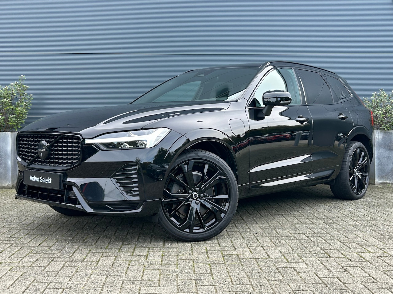 Volvo XC60 - 2.0 T6 Plug-in hybrid AWD Plus Black Edition | Trekhaak | SoH 96% | Harman/Kardon | Pano | - AutoWereld.nl
