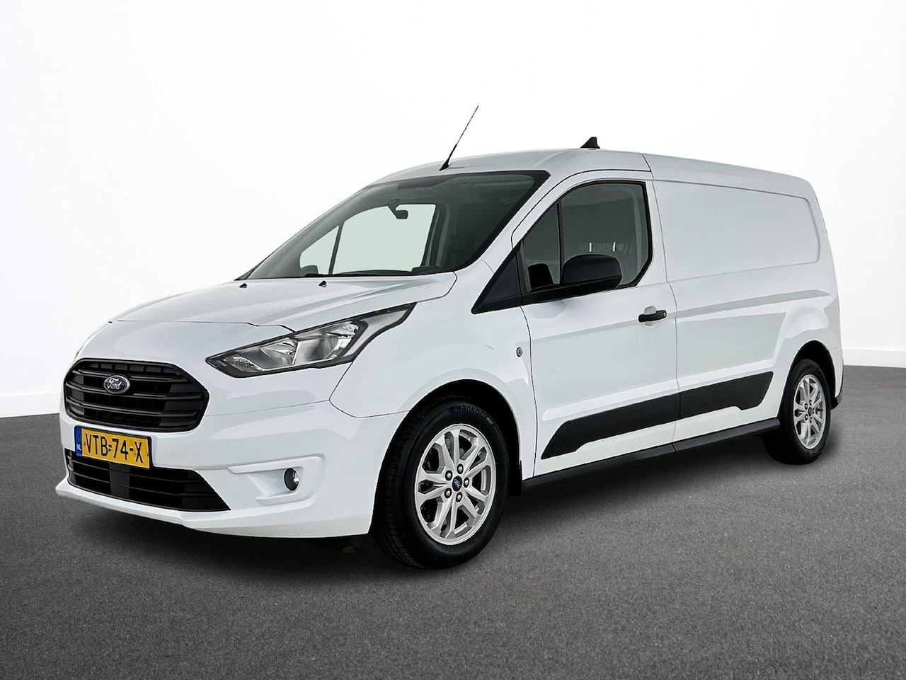 Ford Transit Connect - 1.5 EcoBlue L2 Trend Navigatie Airco DAB+ Parkeersensoren Camera Bluetooth LM Velgen Apple - AutoWereld.nl