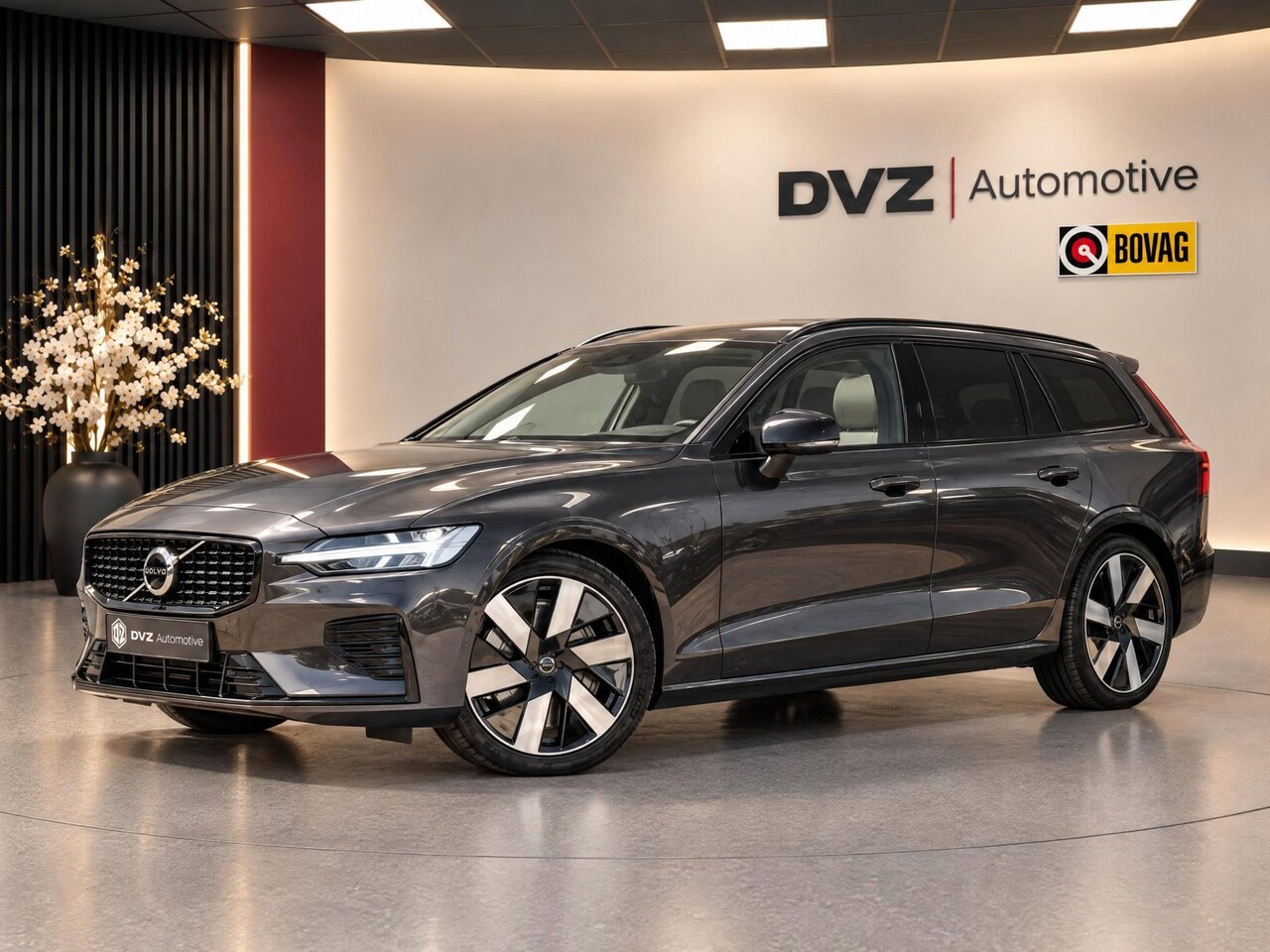 Volvo V60 - 2.0 T6 PHEV 350PK AWD Plus Dark |100% | Pano | Surround View | H/K Sound - AutoWereld.nl