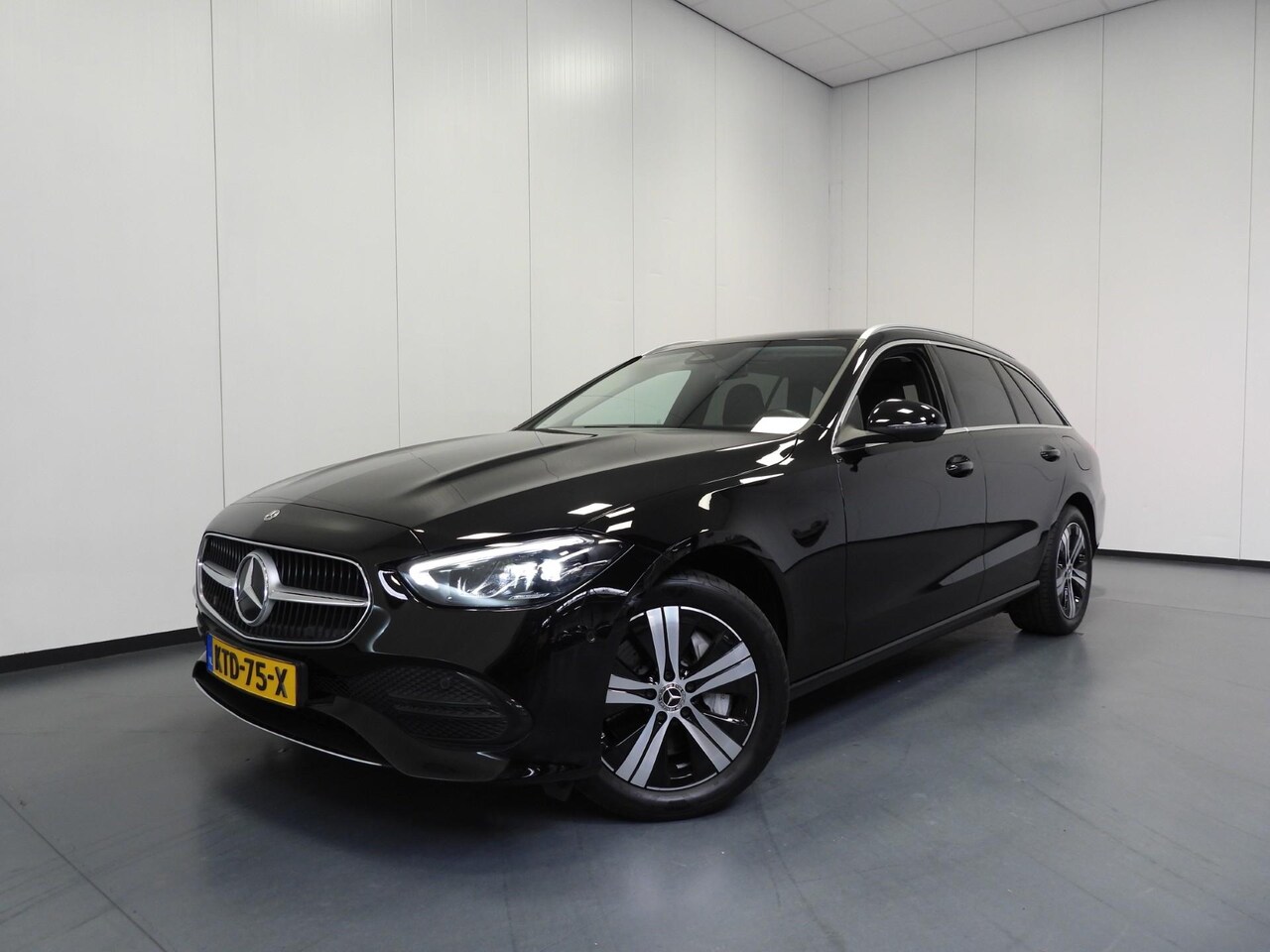 Mercedes-Benz C-klasse Estate - C300e Business Line NAVI/CAMERA/LED/SFEER/17"LMV! - AutoWereld.nl