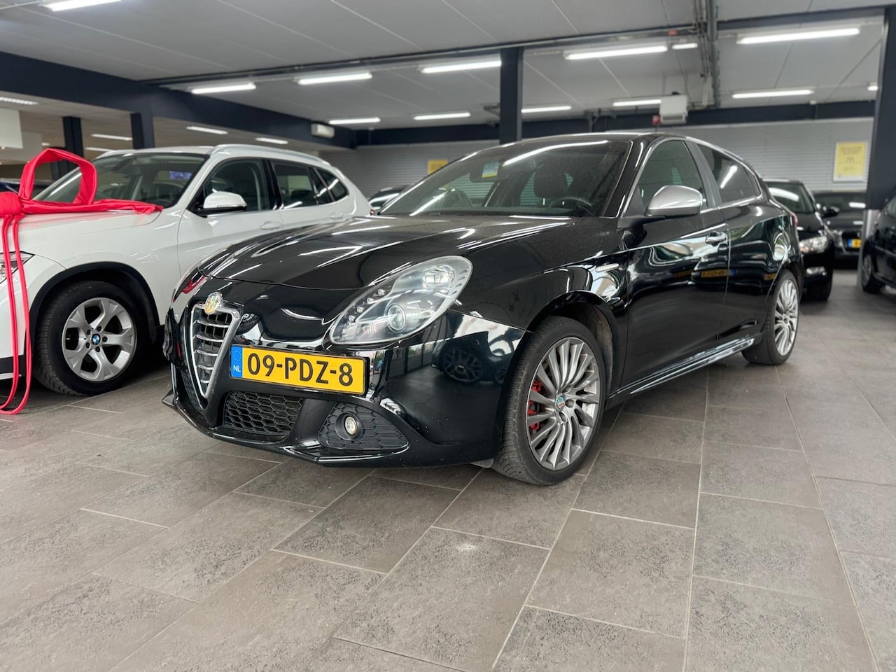 Alfa Romeo Giulietta - 1.4 T Distinctive half leer navigatie CarPlay dag light clima cruise controle om-velgen pa - AutoWereld.nl
