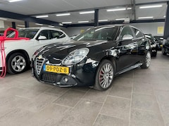 Alfa Romeo Giulietta - 1.4 T Distinctive half leer navigatie CarPlay dag light clima cruise controle om-velgen pa