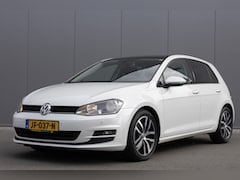 Volkswagen Golf - | CAMERA | PANO | NAVI |
