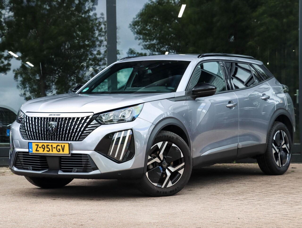 Peugeot 2008 - 1.2 PureTech 100 Allure | Trekhaak | Camera - AutoWereld.nl