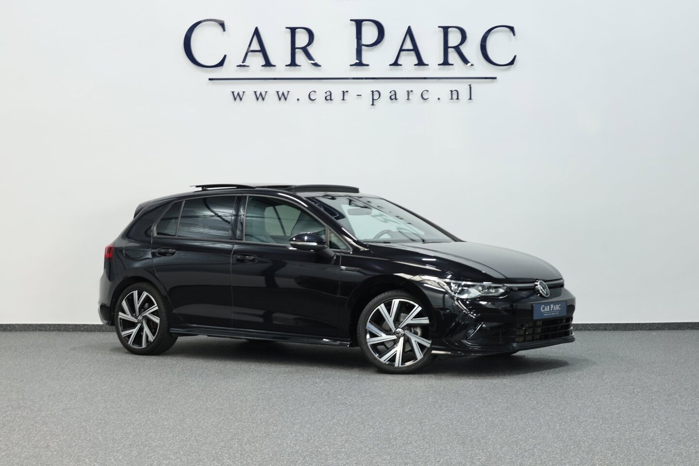 Volkswagen Golf - 1.5 eTSI R-Line IQ+LED/VIRTUAL/SFEER/ALCANTARA+S.VERWARMING+MASSAGE/18" LMVCAM/ACC/ECC/12 - AutoWereld.nl
