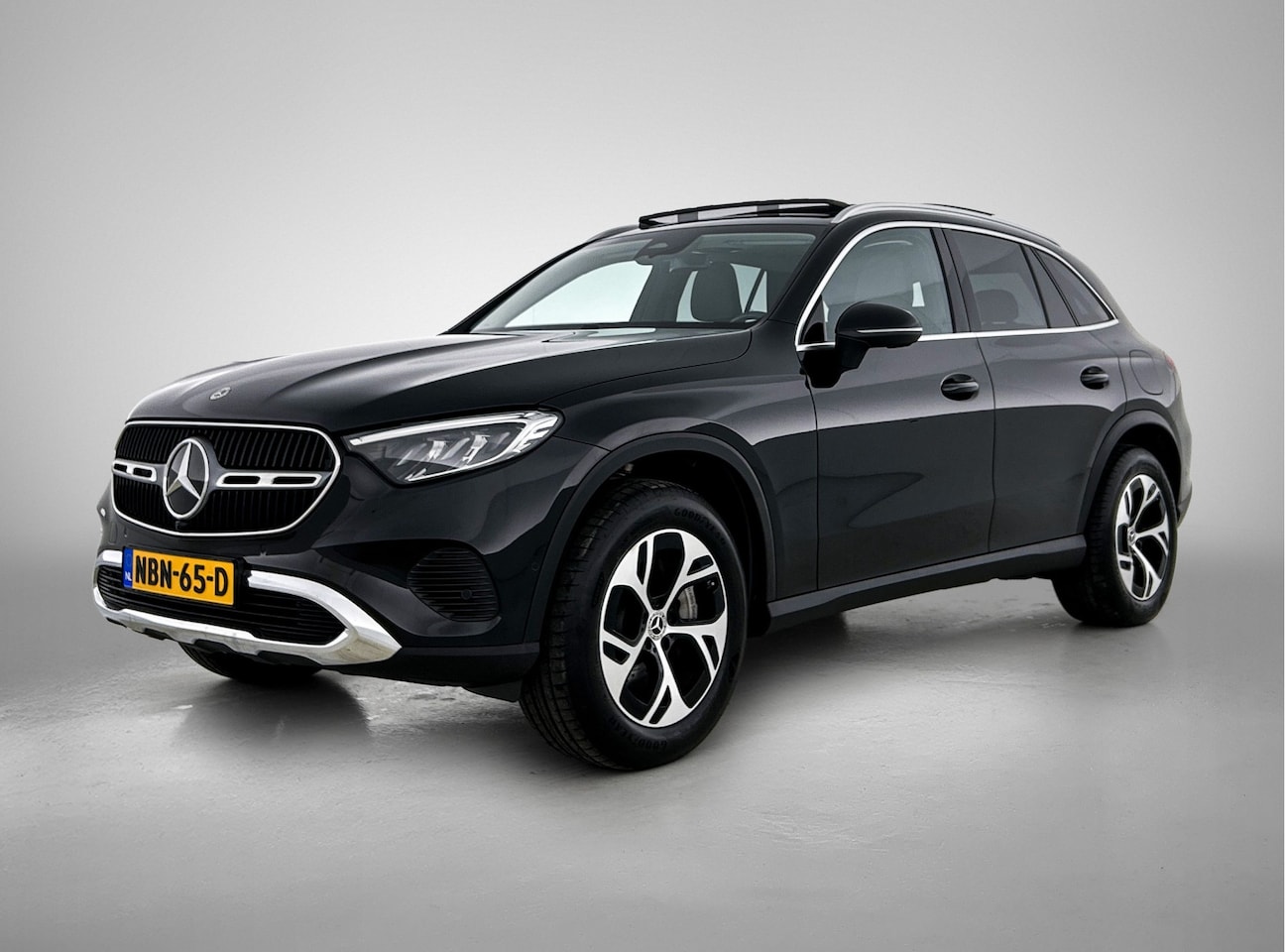 Mercedes-Benz GLC-klasse - 300 e 4MATIC Plug-In Hybride Panorama Schuif-Kanteldak | Head-up-Display | Burmester® 3D-S - AutoWereld.nl