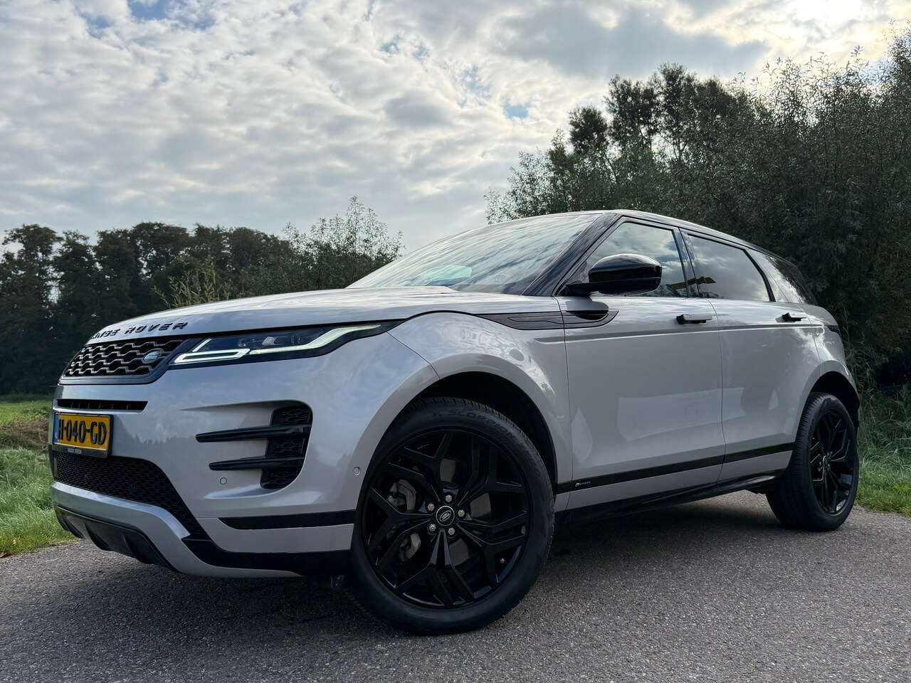Land Rover Range Rover Evoque - 2.0 P200 AWD R-Dynamic HSE Automaat / Meridian / Leder / Camera / Apple CarPlay-Android Au - AutoWereld.nl
