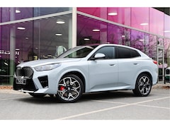 BMW iX2 - eDrive20 M Sport / Panoramadak / Trekhaak / M Sportstoelen / Parking Assistant Plus / Head