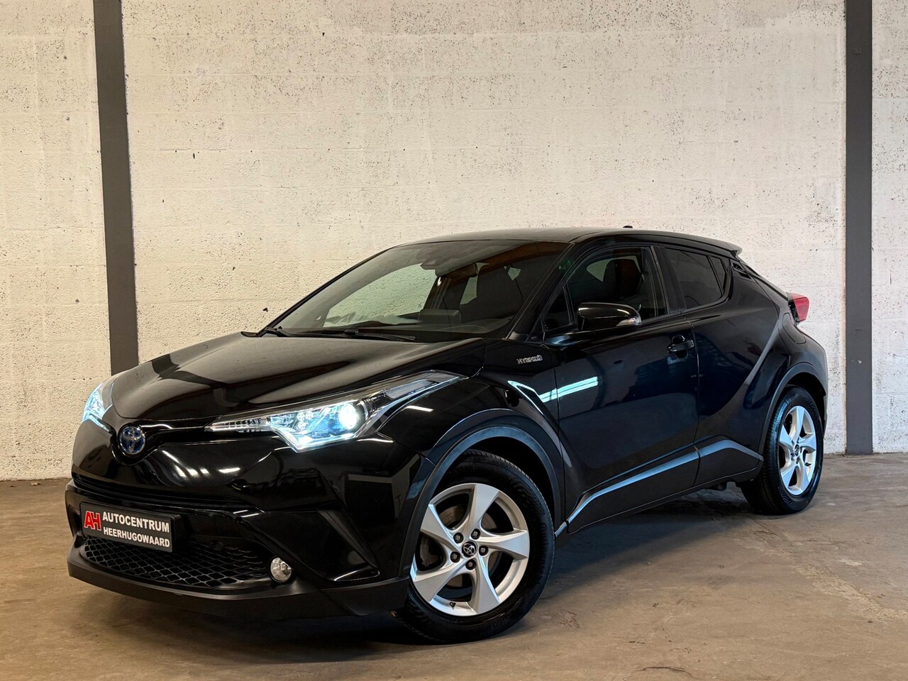 Toyota C-HR - 1.8 Hybrid Navi|Carplay|Camera|Cruise|Dealer Onderhouden !! - AutoWereld.nl