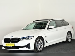 BMW 5-serie Touring - 530e xDrive Business Edition Plus Navi / Cruise / HUD / Panorama / Carplay