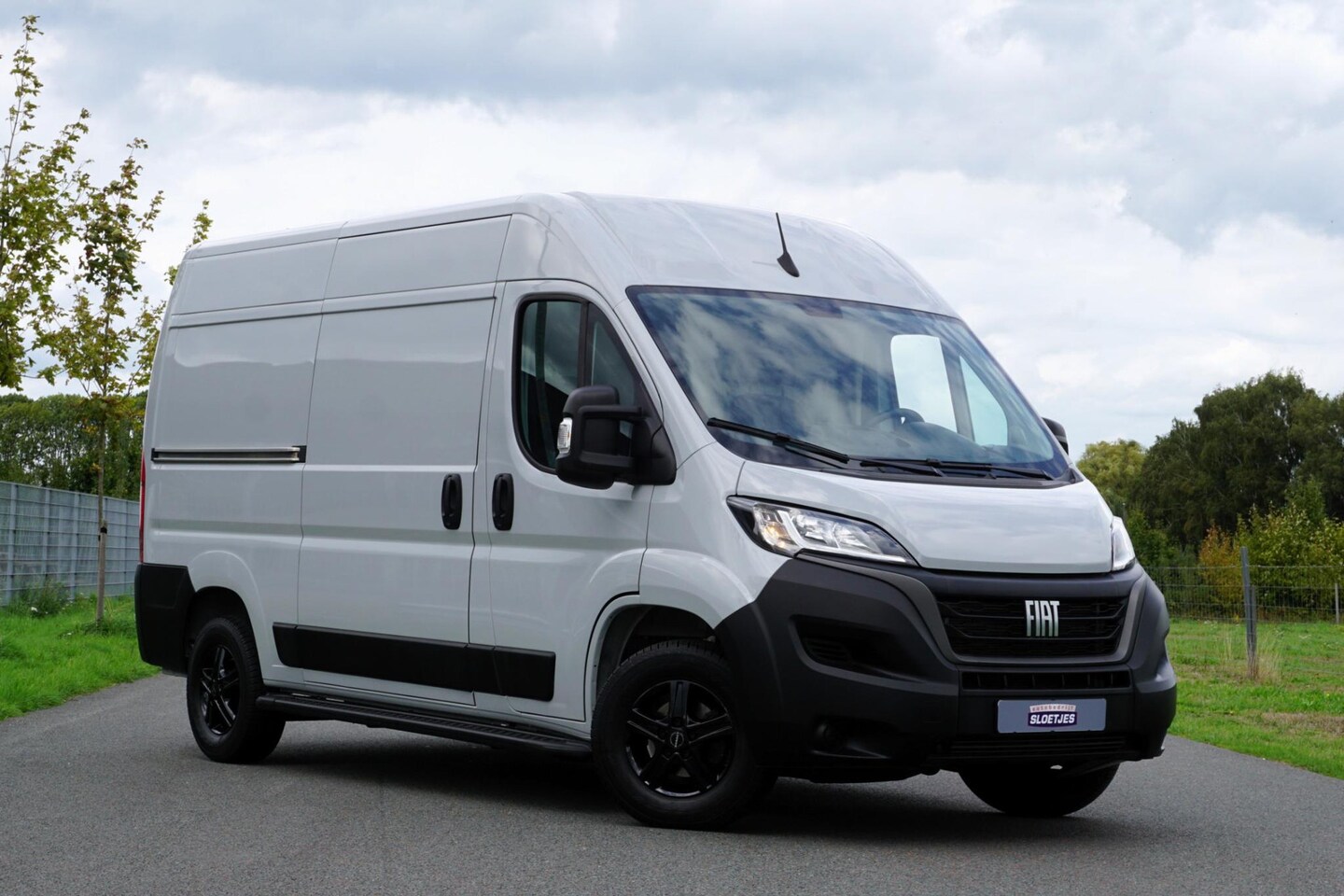 Fiat Ducato - 35 2.2 MultiJet L2H2 140 pk |1e eigenaar |Topstaat |Expeditie Grijs |Carplay |Android auto - AutoWereld.nl