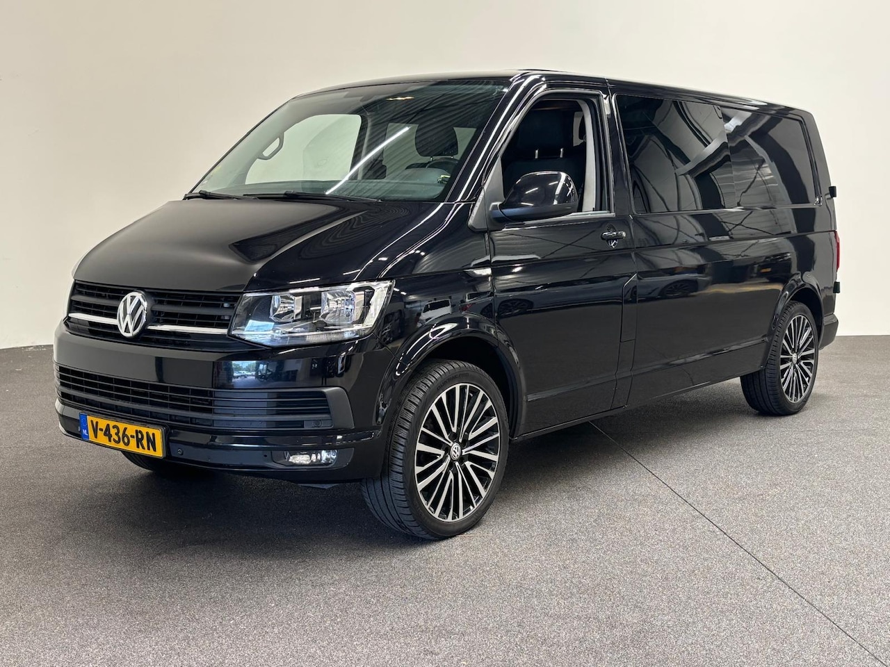 Volkswagen Transporter - 2.0 TDI L2H1 Highline Handel/Export Airco Cruise control Navigatie Parkeersensoren 20 inch - AutoWereld.nl