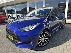 Toyota Yaris - 1.5 Hybrid 130 GR SPORT | LED | Adapt. Cruise | Apple/Android | Camera | Sportstoelen
