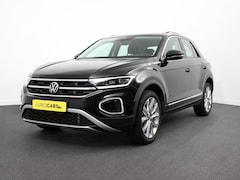 Volkswagen T-Roc - 1.5 TSI 150pk Automaat Style Navigatie Apple Carplay/Android Auto Parkeersensoren Camera A