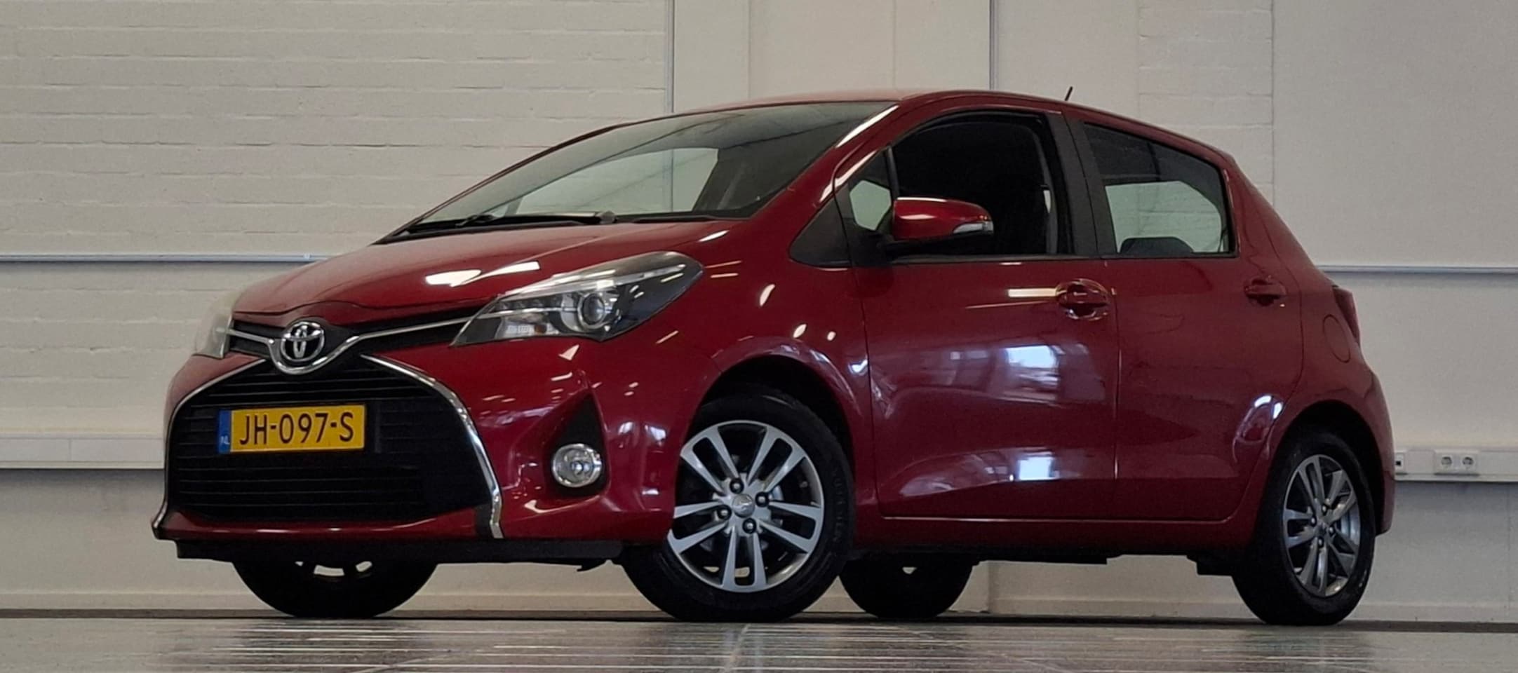 Toyota Yaris - 1.3 VVT-i Trend 1e eigenaar Trekhaak Navigatie Achteruitrijcamera APK 22-07-2027 - AutoWereld.nl