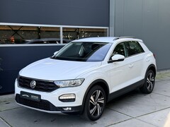 Volkswagen T-Roc - 1.5 TSI 150pk DSG Style Camera Apple Carplay Stuur + Stoelverw. Adaptive Cruise Control