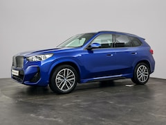 BMW iX1 - eDrive20 67 kWh M Sport | Camera | Afneembare trekhaak | Comfort Access | Driving Assistan