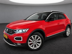 Volkswagen T-Roc - 1.5 TSI Sport / Digitaal dashboard / Camera / Navigatie / App connect / Trekhaak /