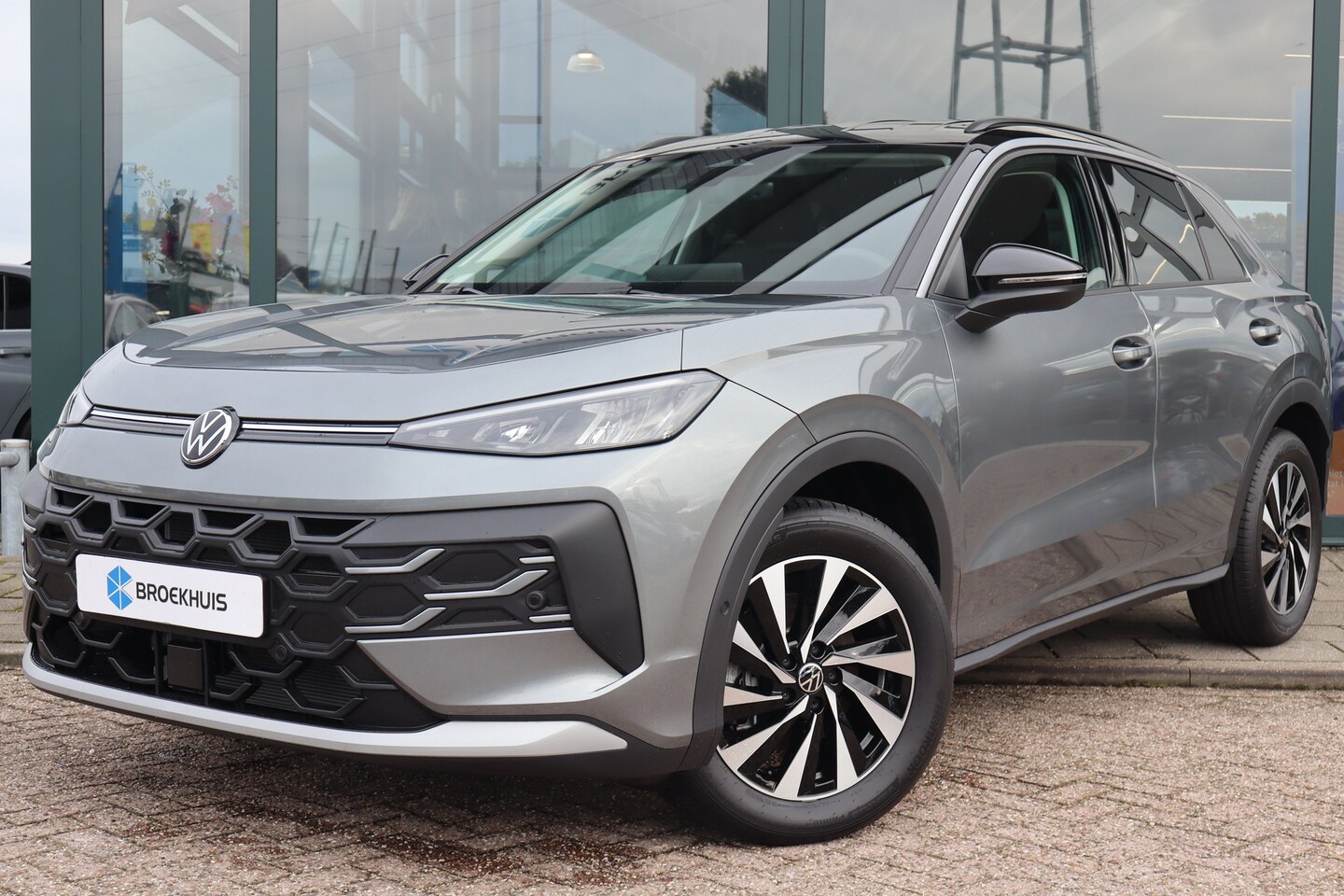 Volkswagen T-Roc - 1.5 eTsi Life First Edition 150PK | Achteruitrijcamera | Dodehoek detectie | Keyless start - AutoWereld.nl