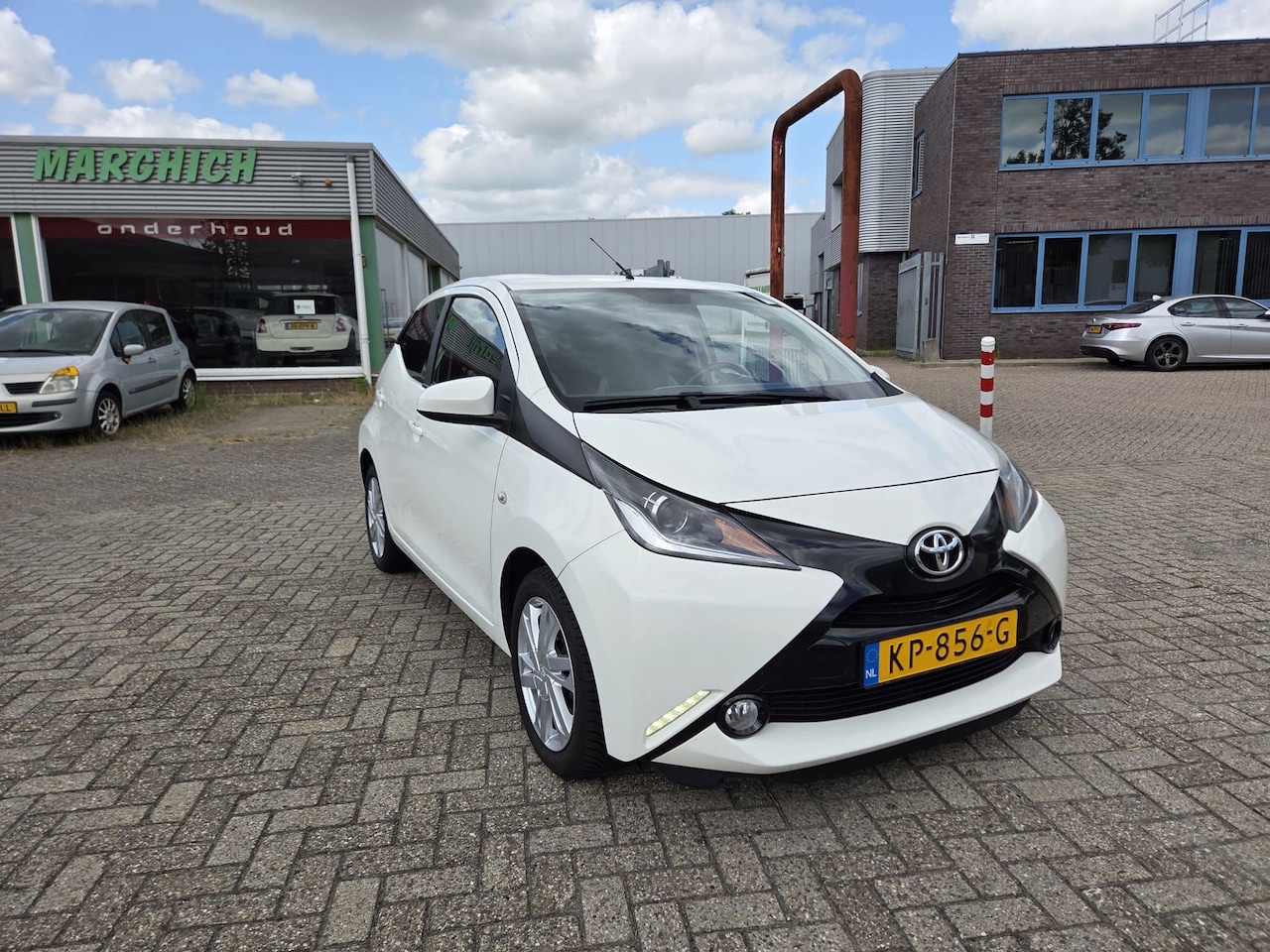 Toyota Aygo - 1.0 VVT-i x-sport|NAVI|CAMERA|AIRCO|BT - AutoWereld.nl