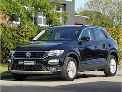 Volkswagen T-Roc - 1.5 TSI AUTOMAAT | verwarmd stuur | achteruitrijcamera | stoelverwarming | Apple Carplay /