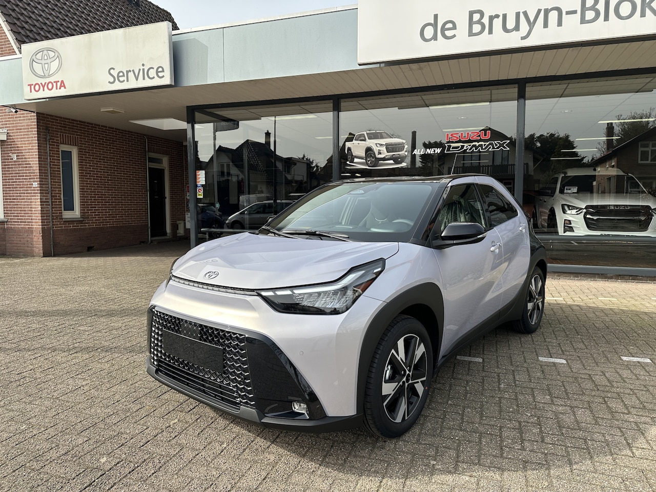 Toyota Aygo X - Hybrid 115 pulse + easy pack stoelverwarming / keyless start / parkeersensoren voor + acht - AutoWereld.nl
