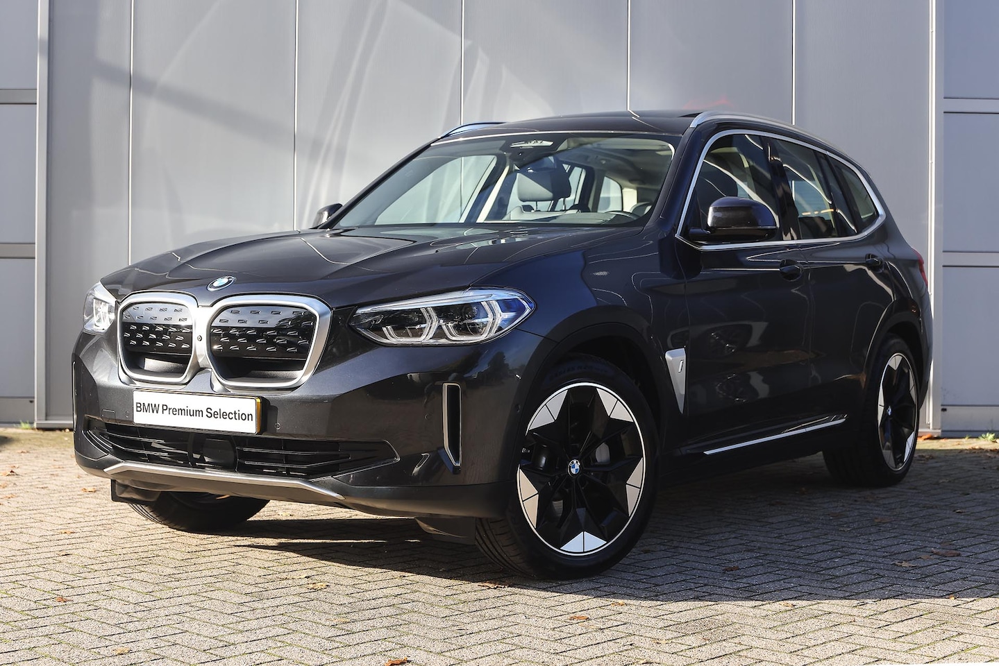 BMW iX3 - High Executive / Trekhaak / Sportstoelen / Comfort Access / Harman Kardon / Head-Up / Stoe - AutoWereld.nl