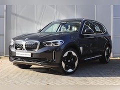 BMW iX3 - High Executive / Trekhaak / Sportstoelen / Comfort Access / Harman Kardon / Head-Up / Stoe