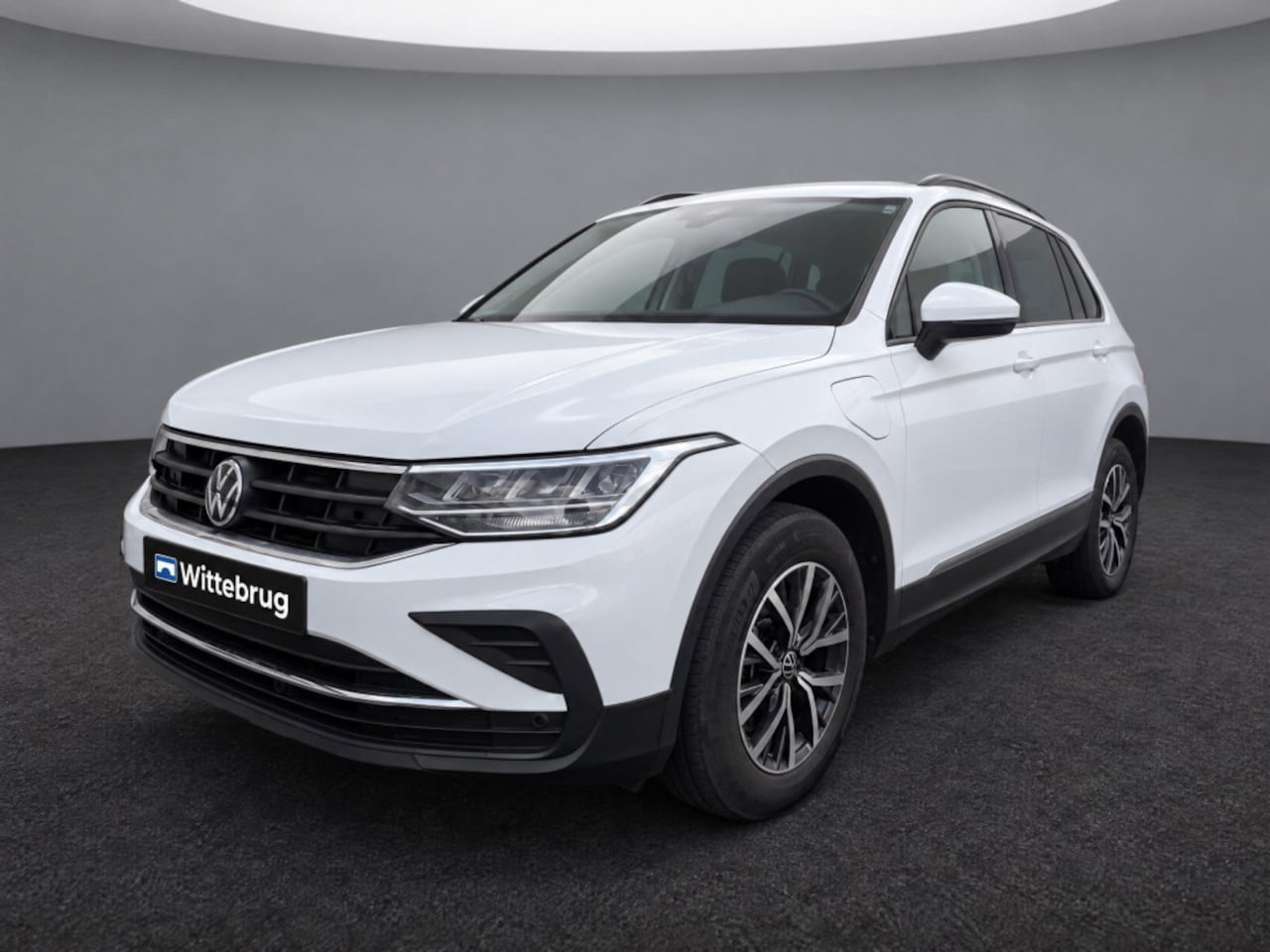 Volkswagen Tiguan - 1.4 TSI eHybrid DSG Life / Adaptieve cruise control / Achteruitrij camera / 17'' LMV - AutoWereld.nl