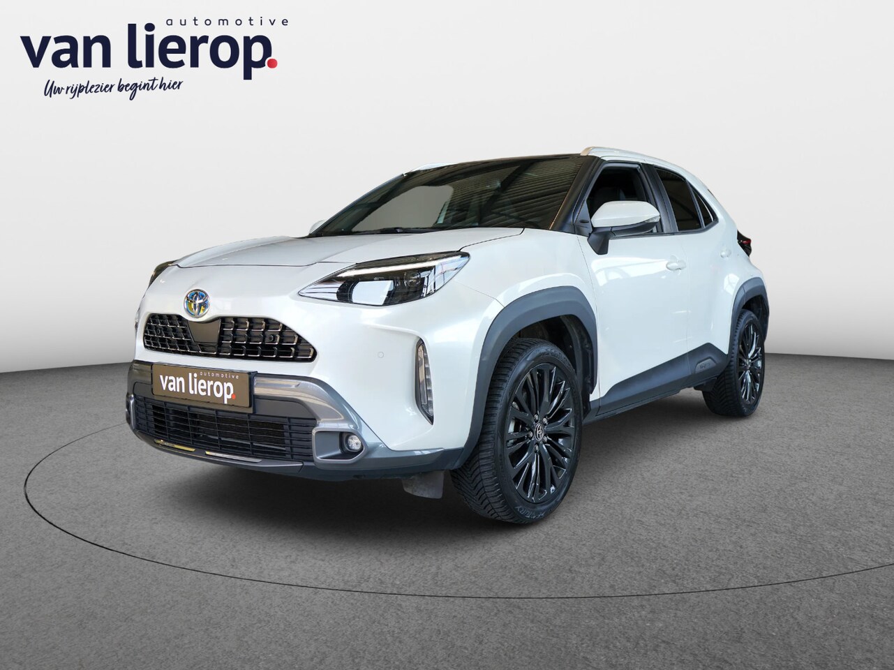 Toyota Yaris Cross - 1.5 Hybrid AWD-i Trail PANO | TREKHAAK - AutoWereld.nl