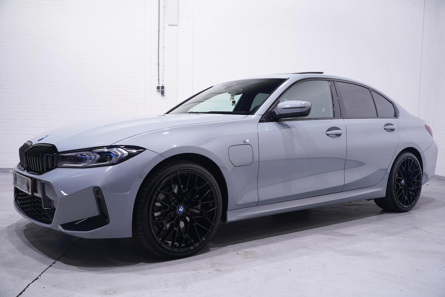 BMW 3-serie - 330e M Sport SOH 96% Head up Schuifdak Camera Memory Shadowline 20 Inch Apple Carplay Trav - AutoWereld.nl