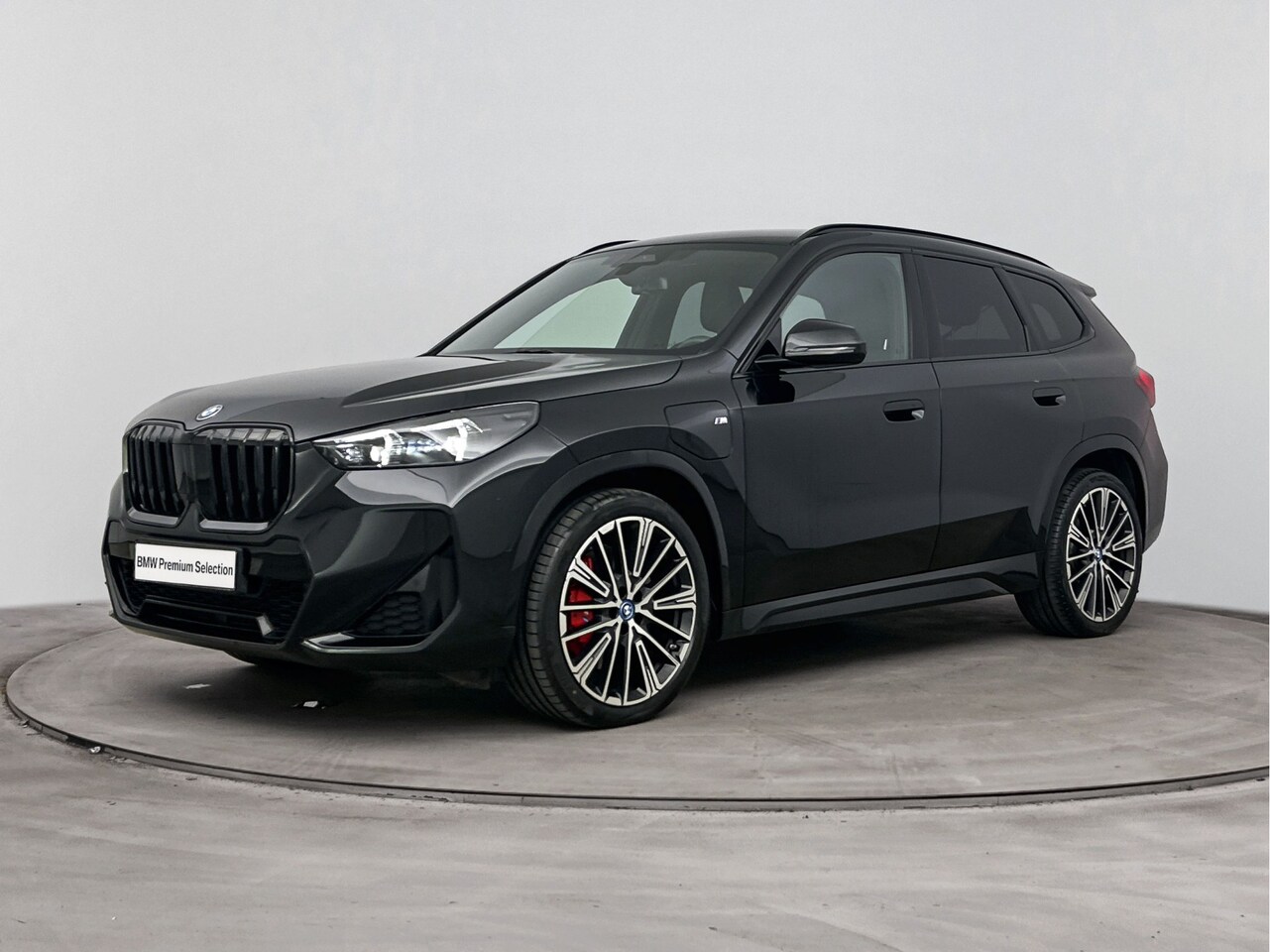 BMW X1 - xDrive30e M Sport Automaat / Sportstoelen / Comfort Access / Achteruitrijcamera / Harman-K - AutoWereld.nl
