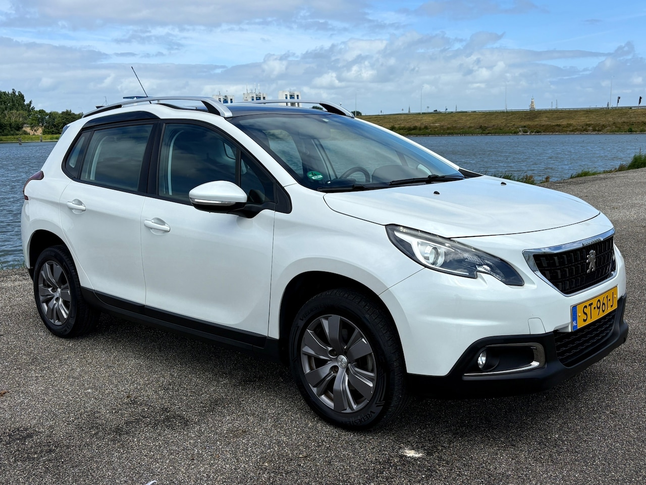 Peugeot 2008 - 1.2 PureTech Blue Lion/Pano/Airco/Nap/Led - AutoWereld.nl