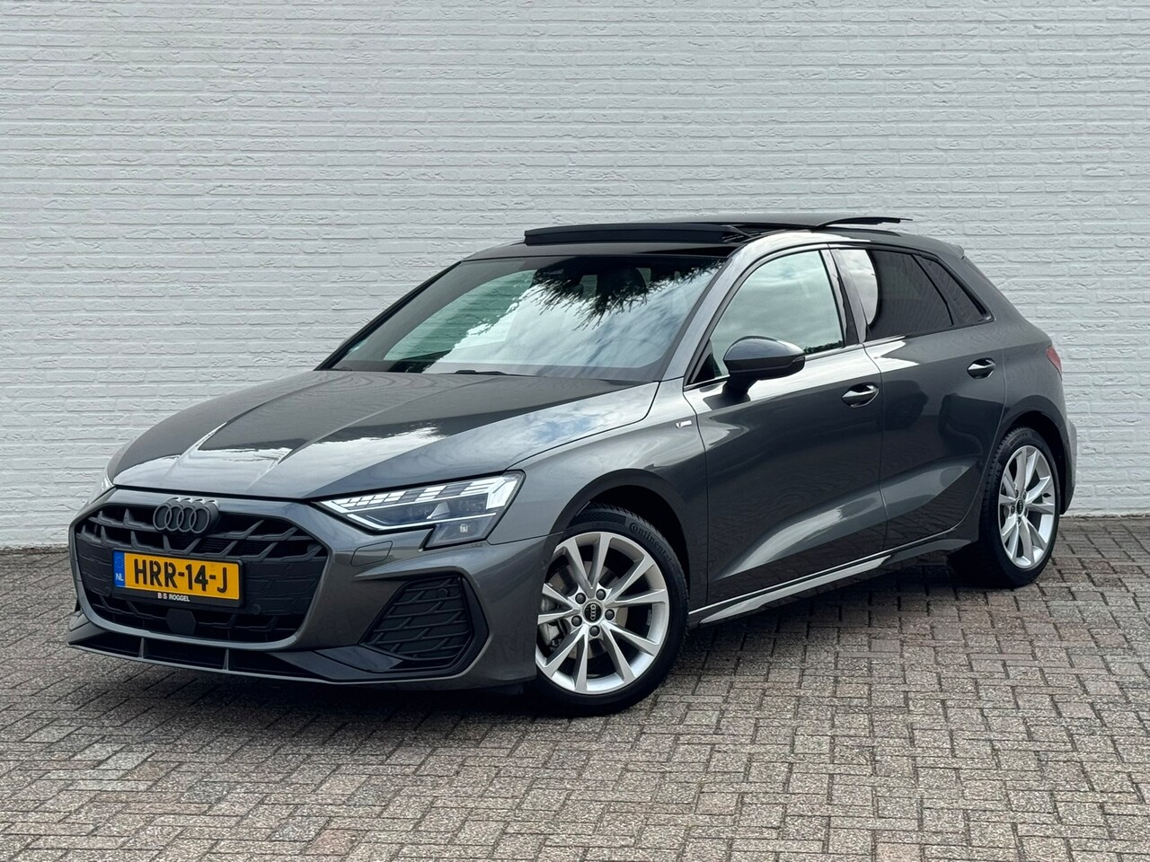 Audi A3 Sportback - 30 TFSI S-Line edition Automaat Achteruitrijcamera Navi Carplay All-Seasonbanden Clima S-l - AutoWereld.nl