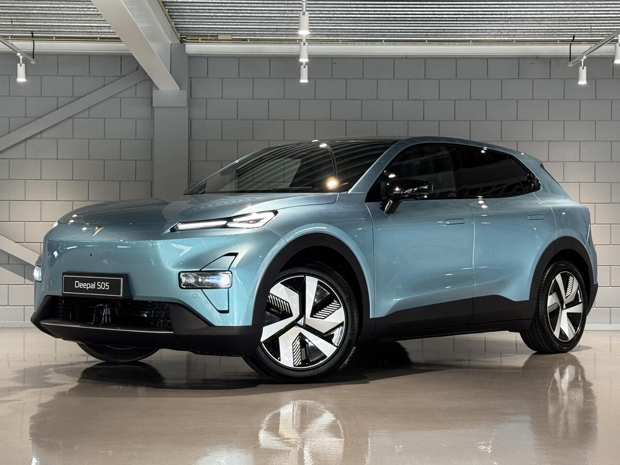 Changan Deepal S05 - Max 68.8 kWh | Panoramadak | Navigatie | 20" LMV - AutoWereld.nl