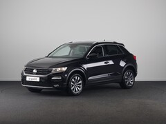 Volkswagen T-Roc - 1.5 TSI Style Business 150 PK | Automaat (DSG) | Navigatie | Camera | Extra getint glas