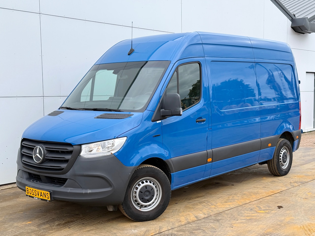 Mercedes-Benz eSprinter - 312 55kWh L2H2 Elektrisch 168km WLTP 80kW Snelladen Climate Control Stoelverwarming Camera - AutoWereld.nl