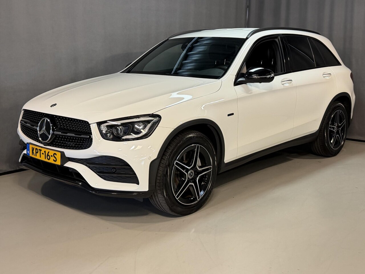 Mercedes-Benz GLC-klasse - 300e 4MATIC AMG Line 19"/Luchtvering/Matrix LED/Keyless/Memory + stoelverwarming/Sfeerverl - AutoWereld.nl