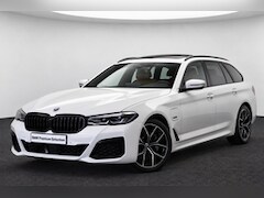 BMW 5-serie Touring - 530e High Executive M Sport Automaat / Panoramadak / Achteruitrijcamera / Active Cruise Co