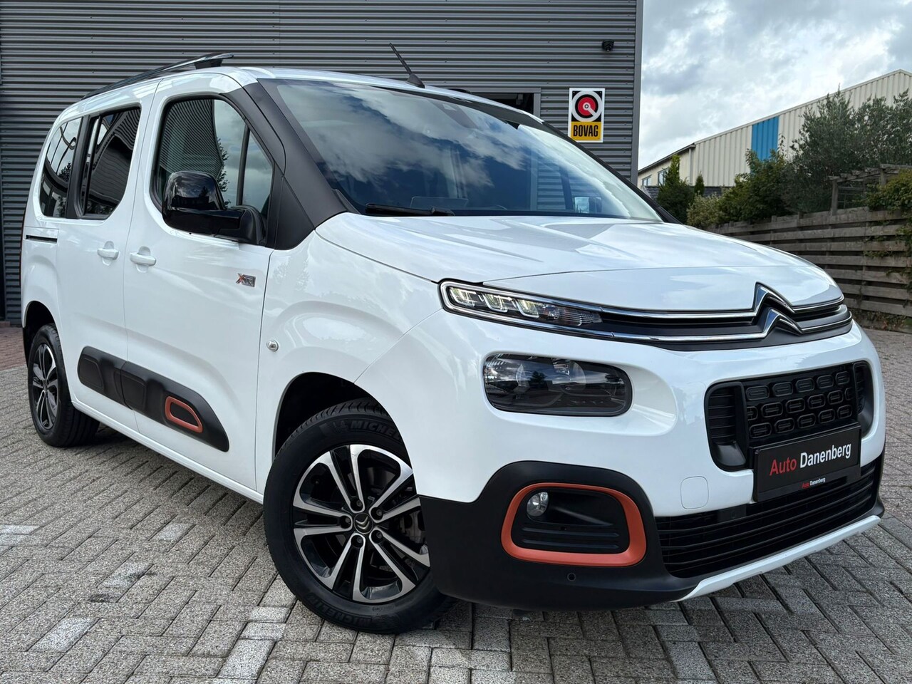 Citroën Berlingo - 1.2 PureTech Shine WEINIG KM! NIEUW! - AutoWereld.nl
