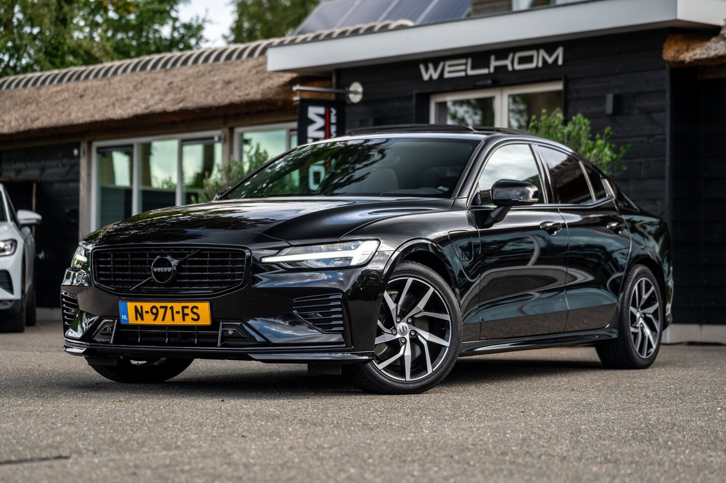 Volvo S60 - 2.0 Recharge T6 AWD R-Design Panoramadak I Camera I Memory I Leder I Adaptive Cruise I Pil - AutoWereld.nl