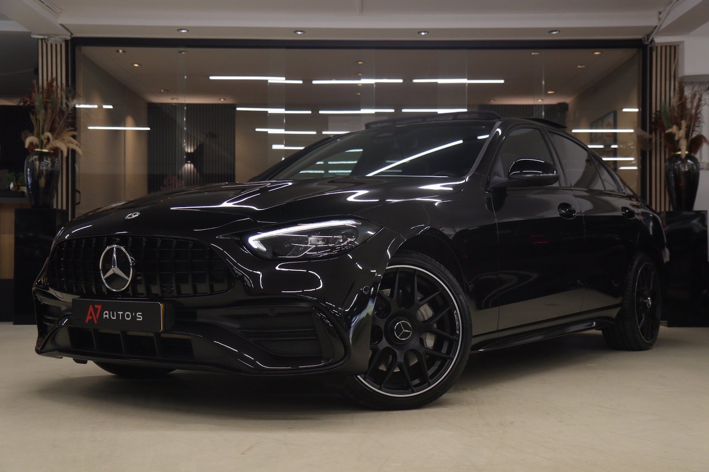 Mercedes-Benz C-klasse - 300 E AMG Line PANO/CARPLAY/SFEERV/CAMERA/BOMVOL - AutoWereld.nl
