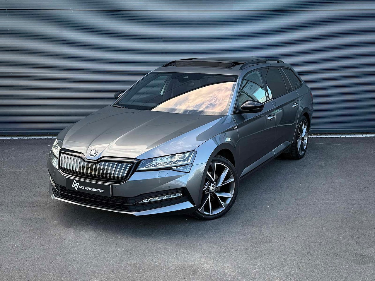 Skoda Superb Combi - 1.4 TSI iV Business Edition Plus 1.4 TSI iV Business Edition Plus - AutoWereld.nl