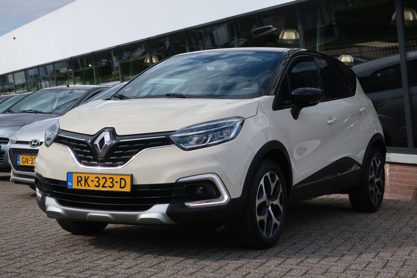 Renault Captur - 0.9 TCe Intens 2e EIG_LED_NAVI_CAM_KEYLESS_PDC V+A_17-INCH. - AutoWereld.nl