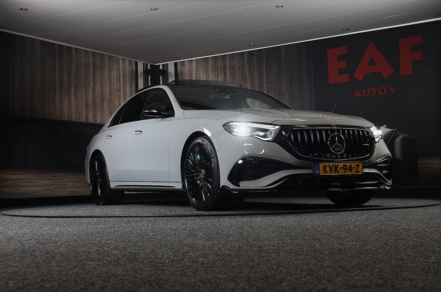 Mercedes-Benz E-klasse - 300 e AMG 53 Look / Head Up / Luchtvering / Burmester 4D / HYPERSCREEN / Acc / Memory / Op - AutoWereld.nl