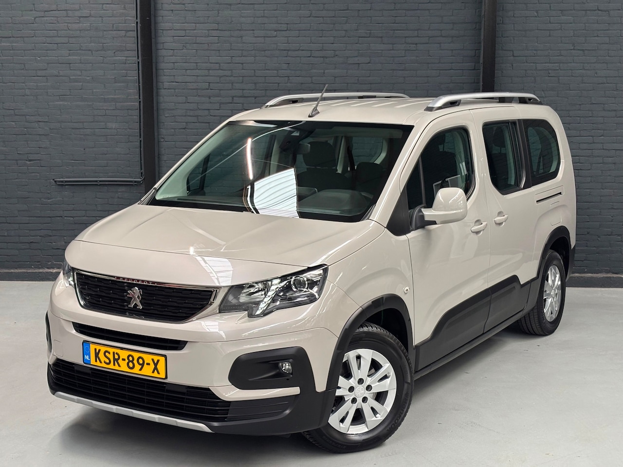 Peugeot Rifter Long - 1.2 (110 pk) Long Active 7-zits - trekhaak - Carplay - AutoWereld.nl