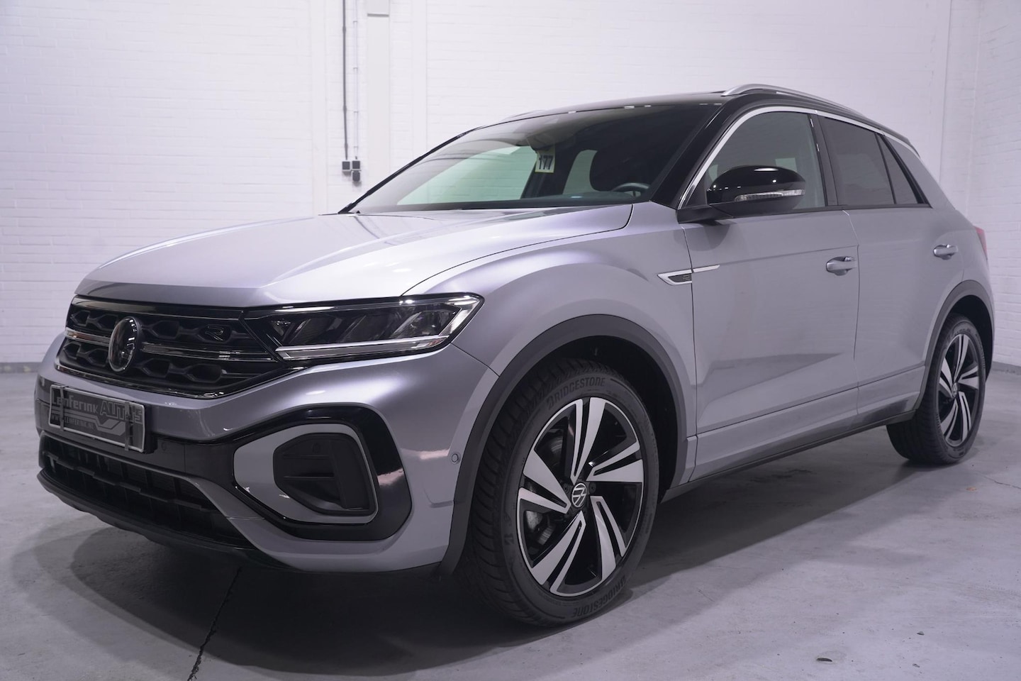 Volkswagen T-Roc - 1.5 TSI R-Line Apple Carplay Panodak Stoelverwarming Achteruitrijcamera Digital Display - AutoWereld.nl
