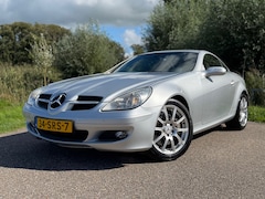 Mercedes-Benz SLK-klasse - 350 / Cabrio Hardtop / 2de Eigenaar / Ledere Stoelen Verwarmd en Airco / Navi / Full Optio